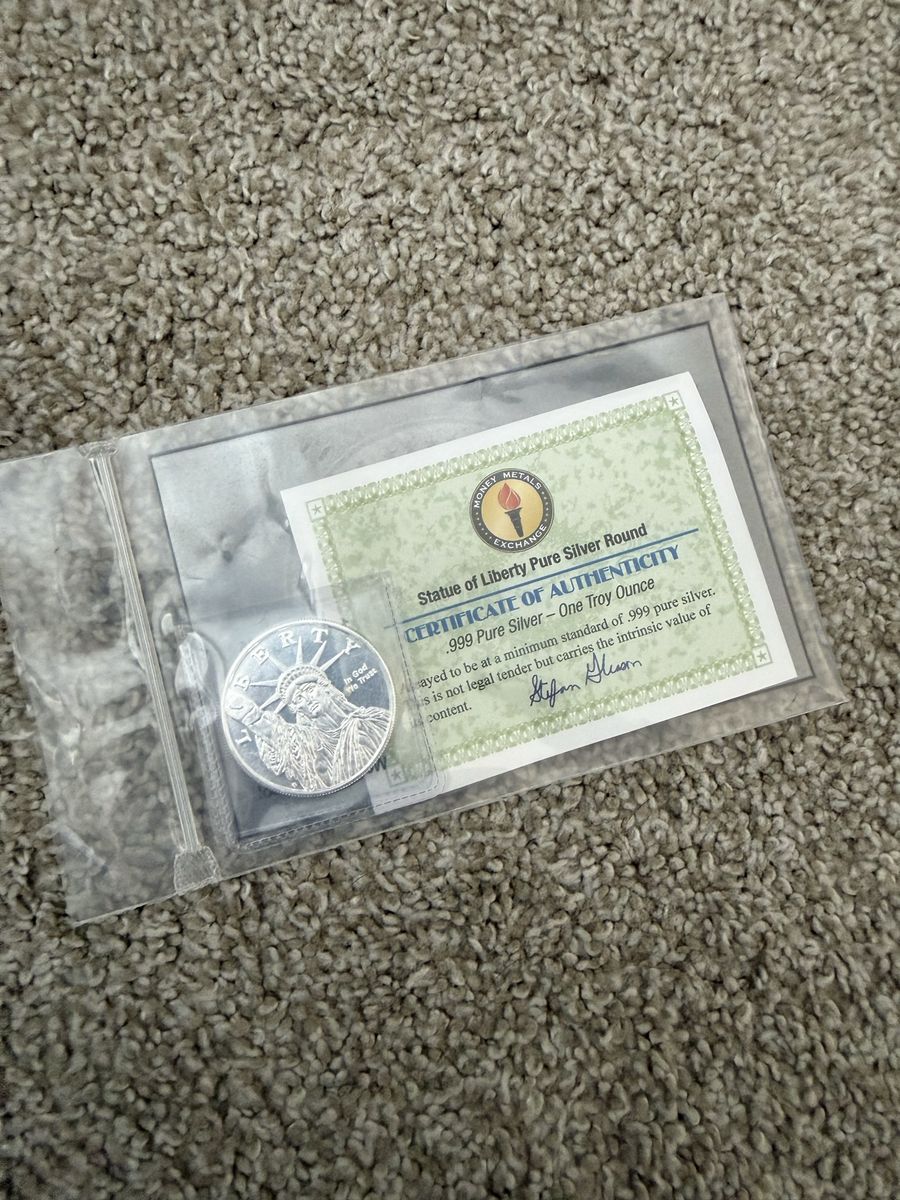 Statue of Liberty .999 Pure Silver Round 1 Troy Ounce with Certificate of Authenticity