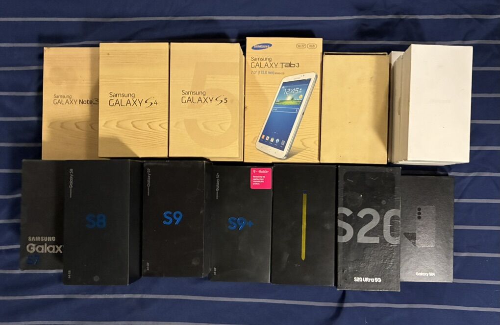 20 Samsung Phone Boxes Earphones Chargers