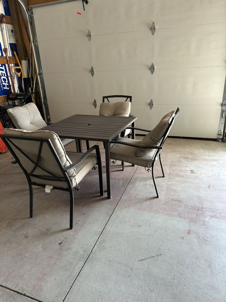 Patio Set With Table
