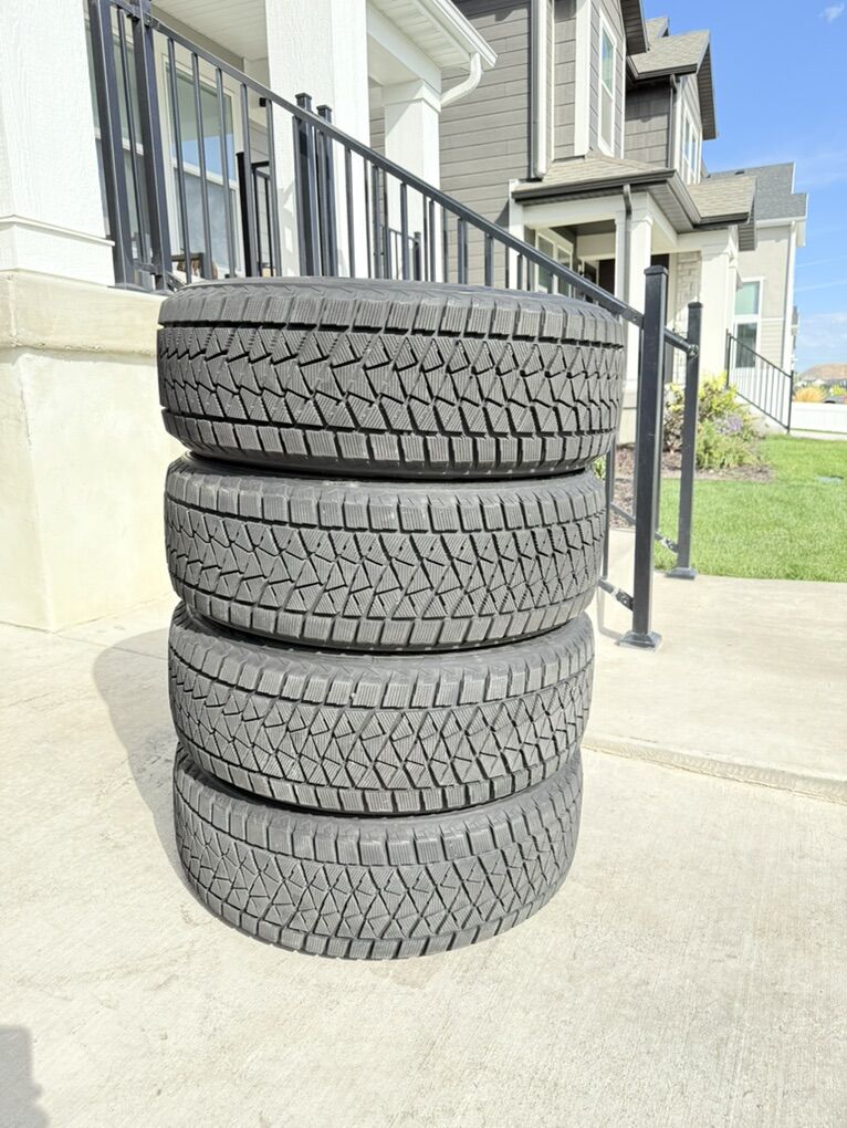 235/60R18 Bridgestone Blizzak Snow