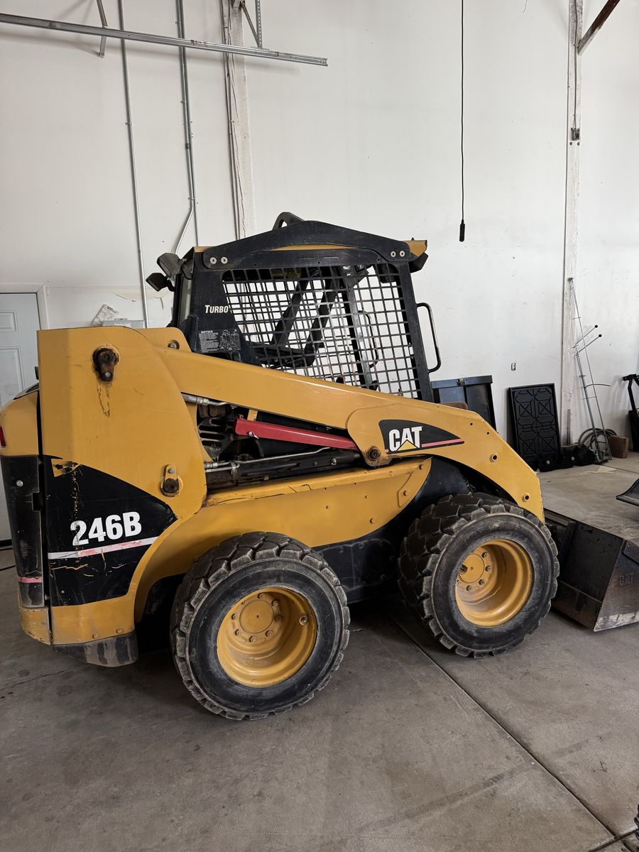 Cat 246B Skidsteer