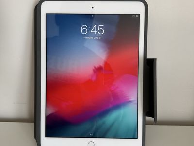 8th Gen iPad 128gb w/ ZAGG Folio Keyboard Case
