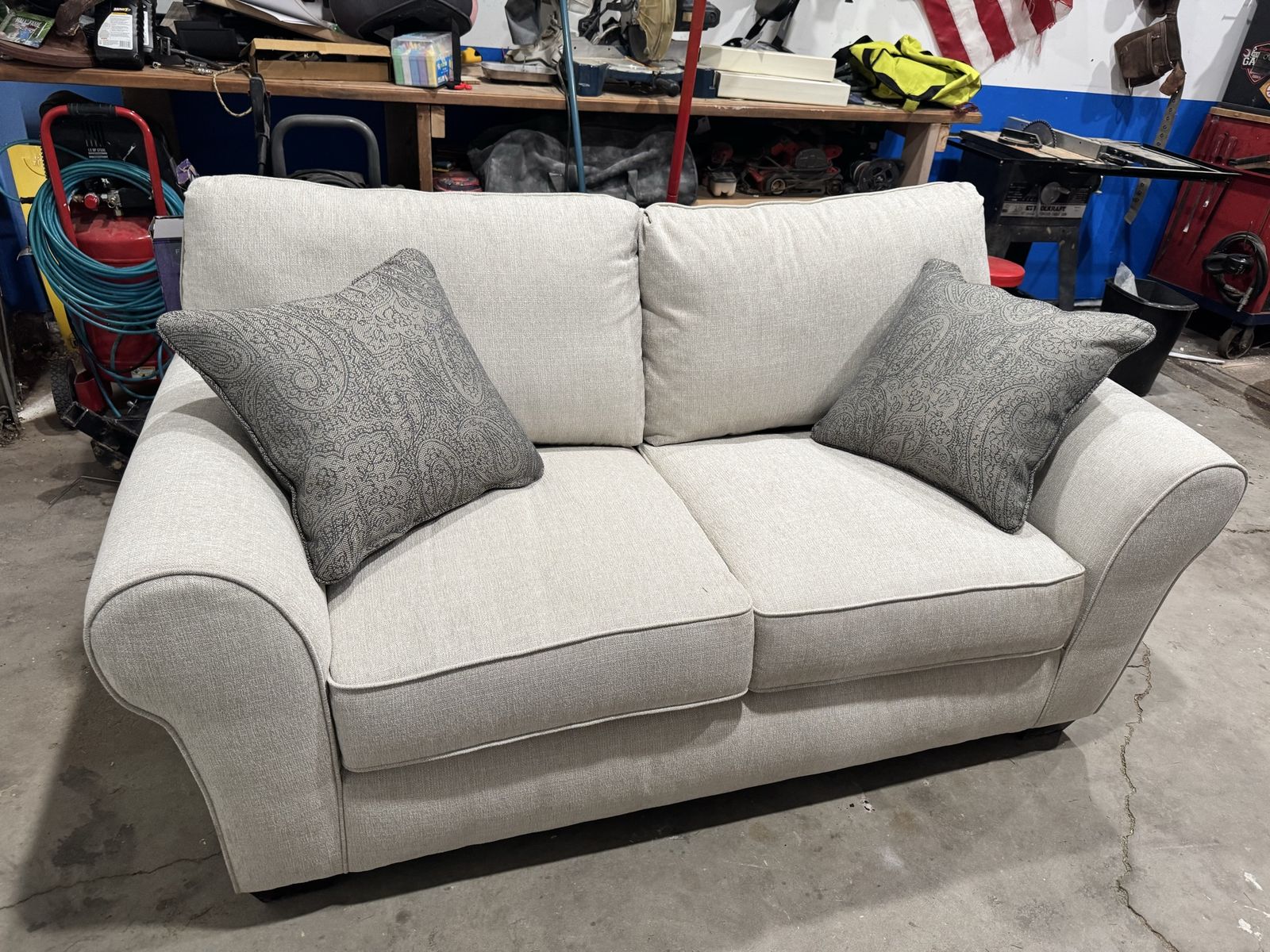 Comfortable 2-Seater Sofa with Decorative Throw Pillows - Light Beige Upholstery