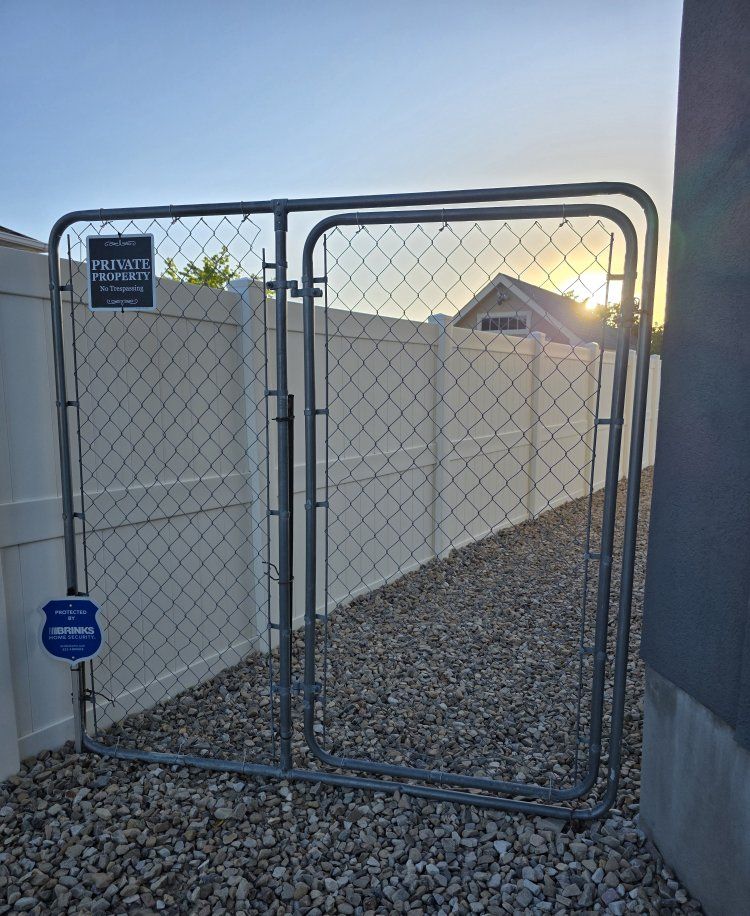 Dog run panel. 
6 x 6.
3' gate.