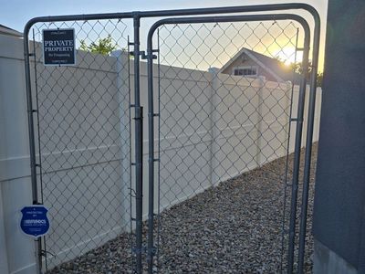 Dog run panel.
6 x 6.
3' gate.