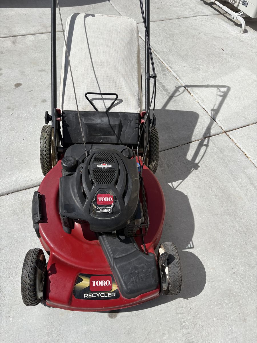 TORO Recycler mower ( 7.25hp good bag front drive )