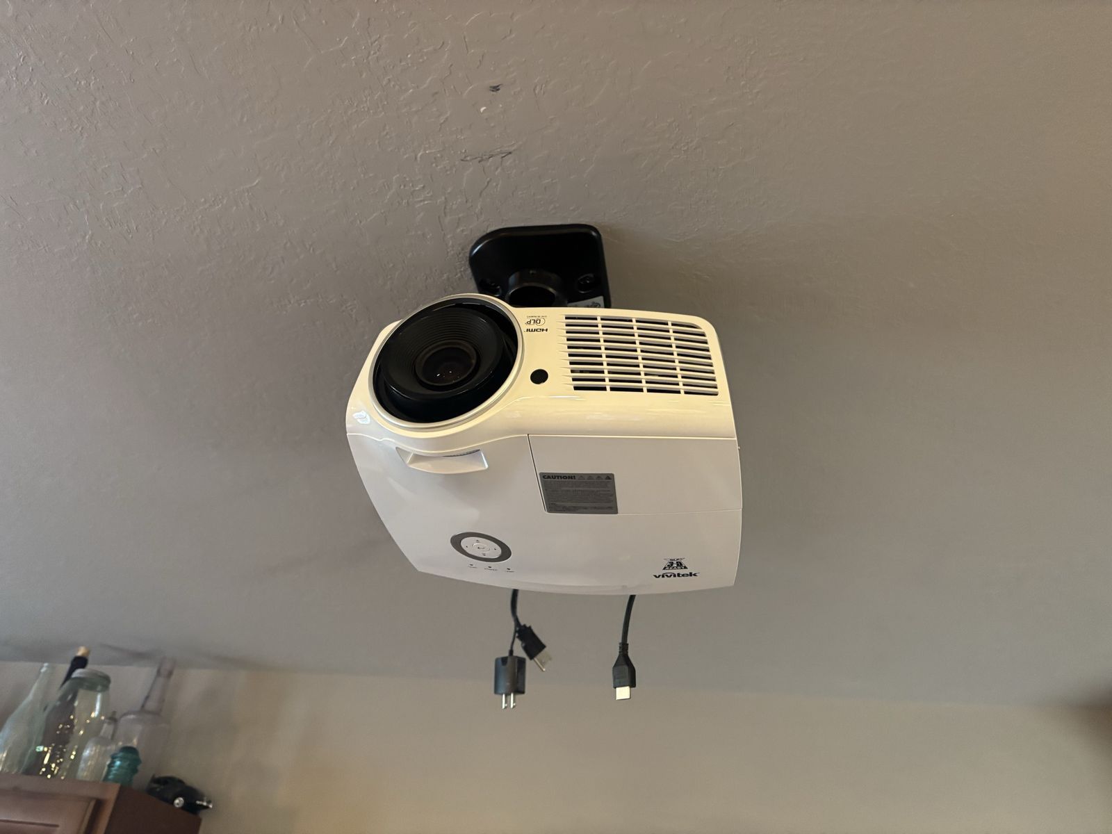 Vivitek DLP 3D Ready projector. Used condition and fully functional. Includes mounting hardware.