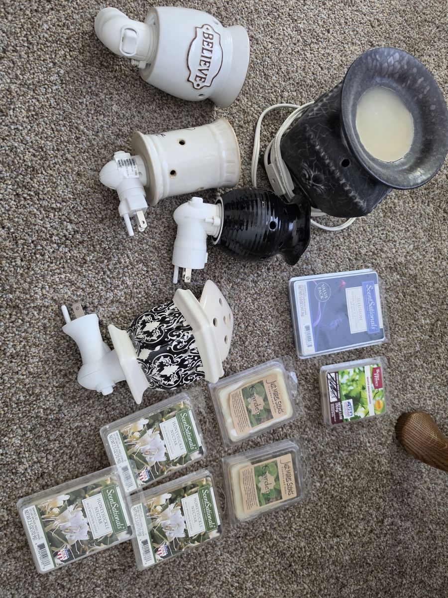 Scentsy Warmers Wax Melts & Plug-In Warmers Lot (5 Warmers, 7 Wax Packs)