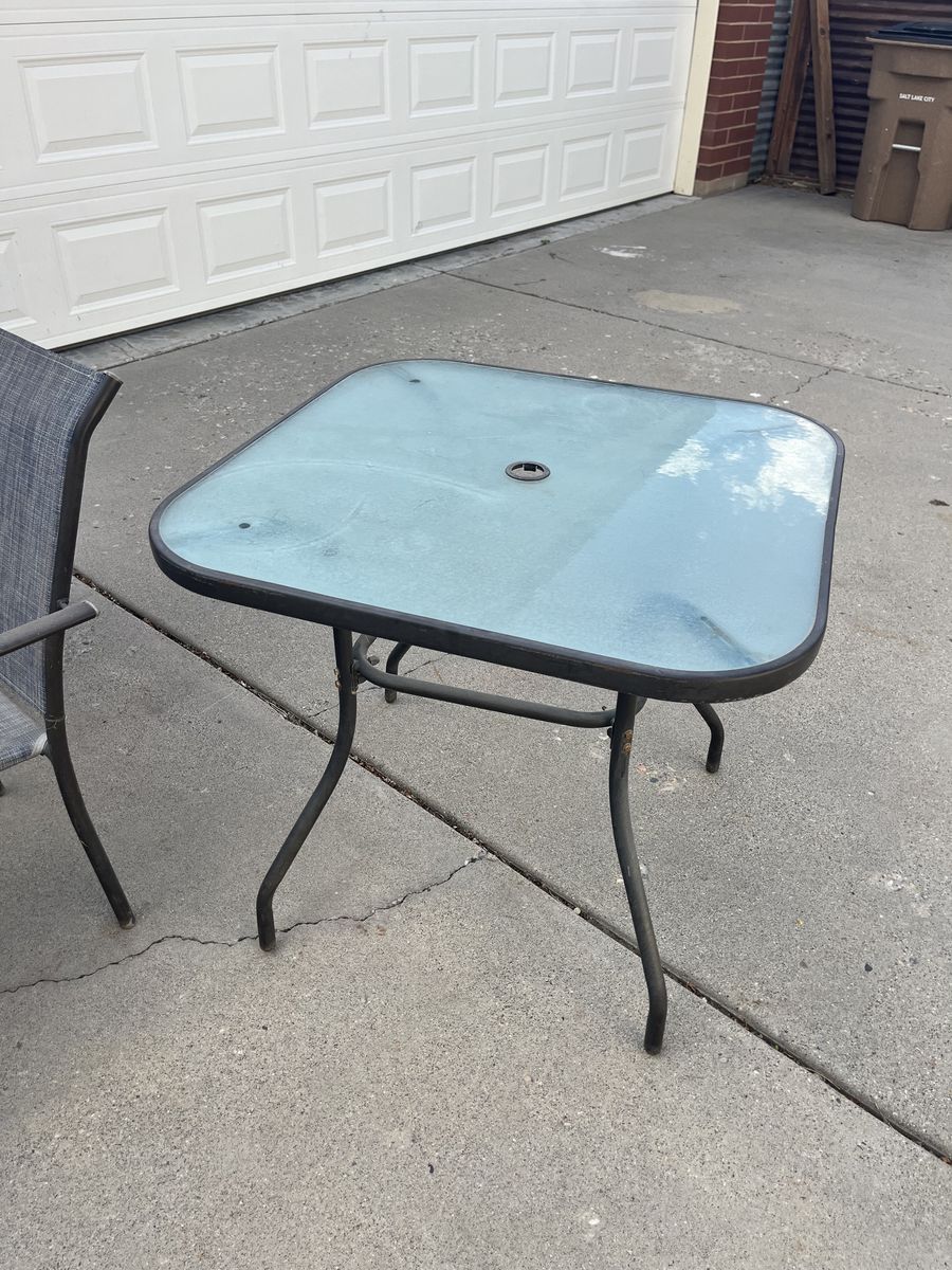 Free - Outdoor table w/ 4 Chairs