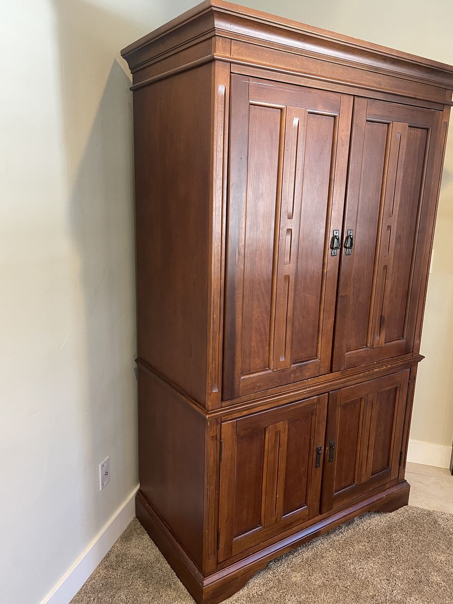Free Armoire (Entertainment Center)