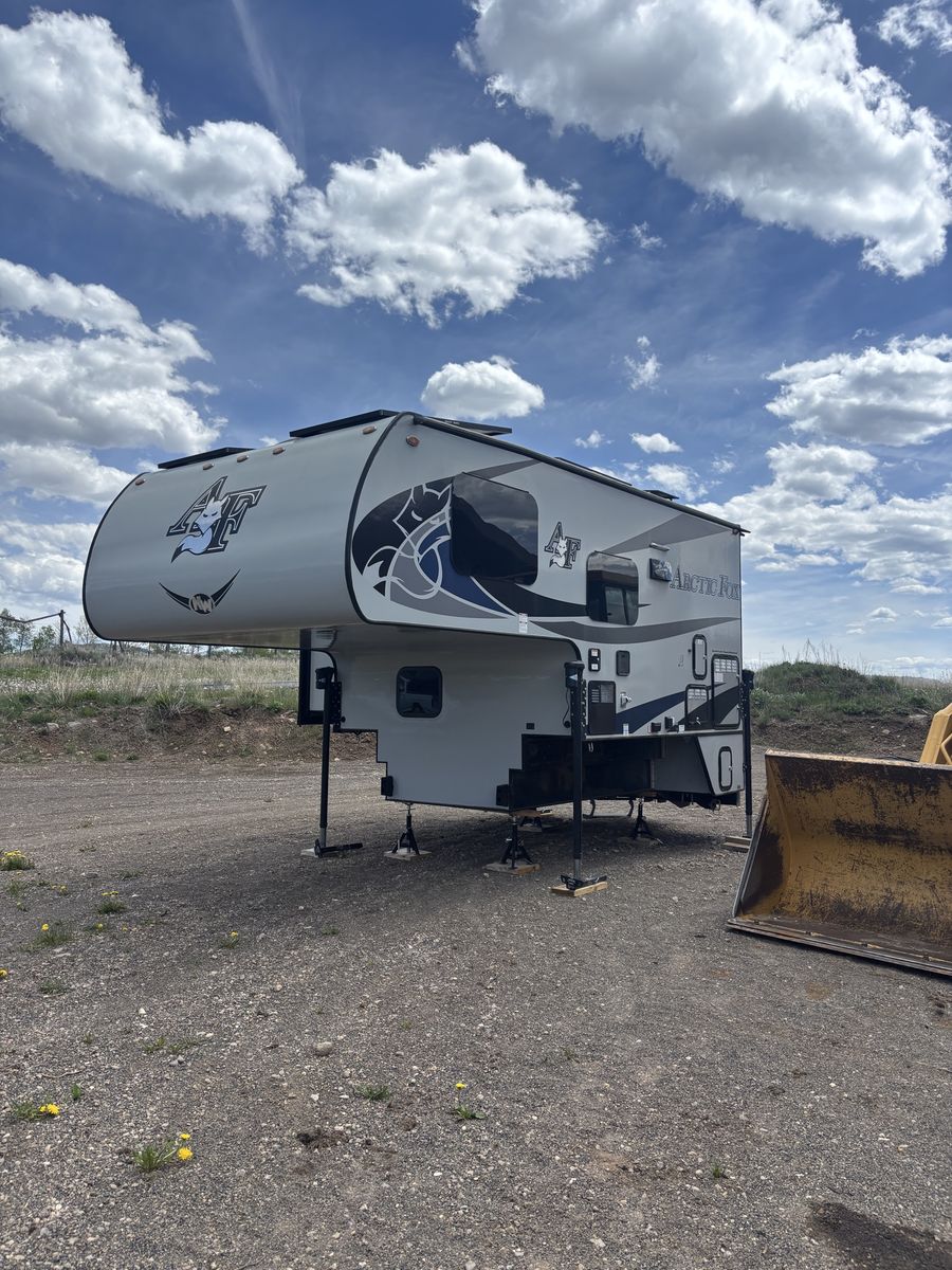 2021 Arctic fox 811 truck camper