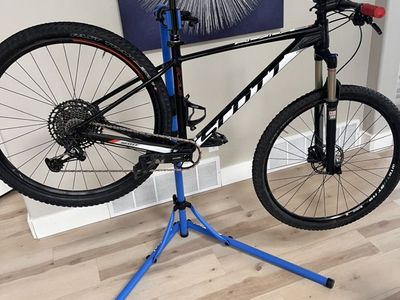 Scott Scale Mountain Bike-Medium