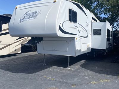 2008 Bounder Motor Home