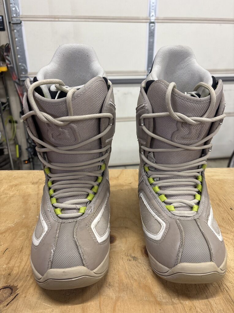 Burton W M S  Breed Snowboard Boots Size 9