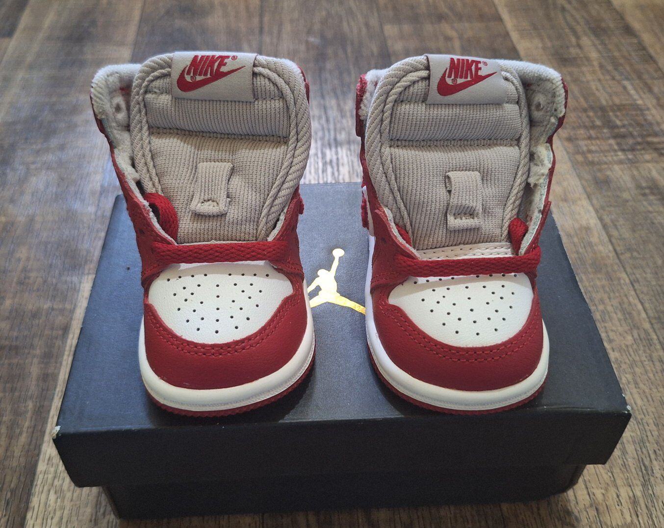 Jordan 1 Retro High OG - Varisty Red - Size 3c