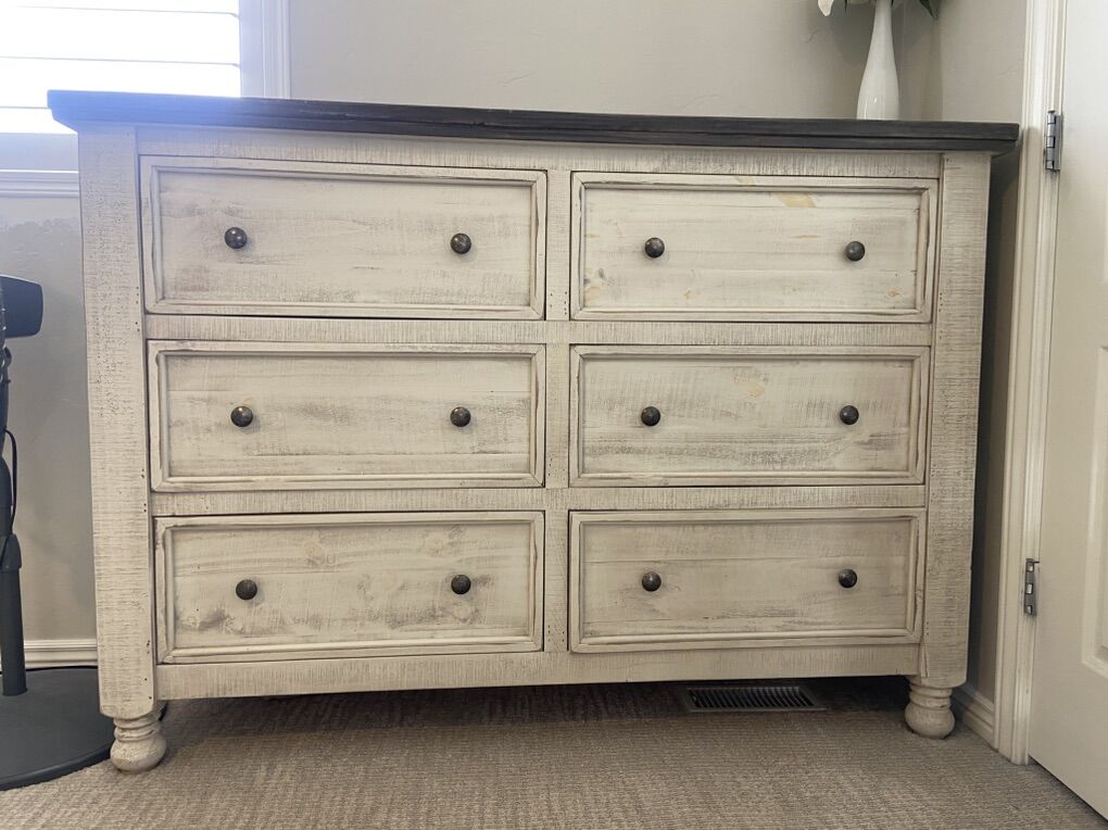 Farmhouse 6 Drawer Dresser