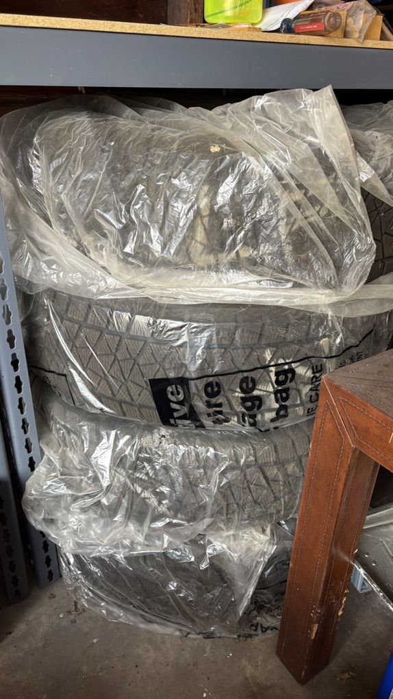 Bridgestone Blizzak 215/70R16 100s Tires