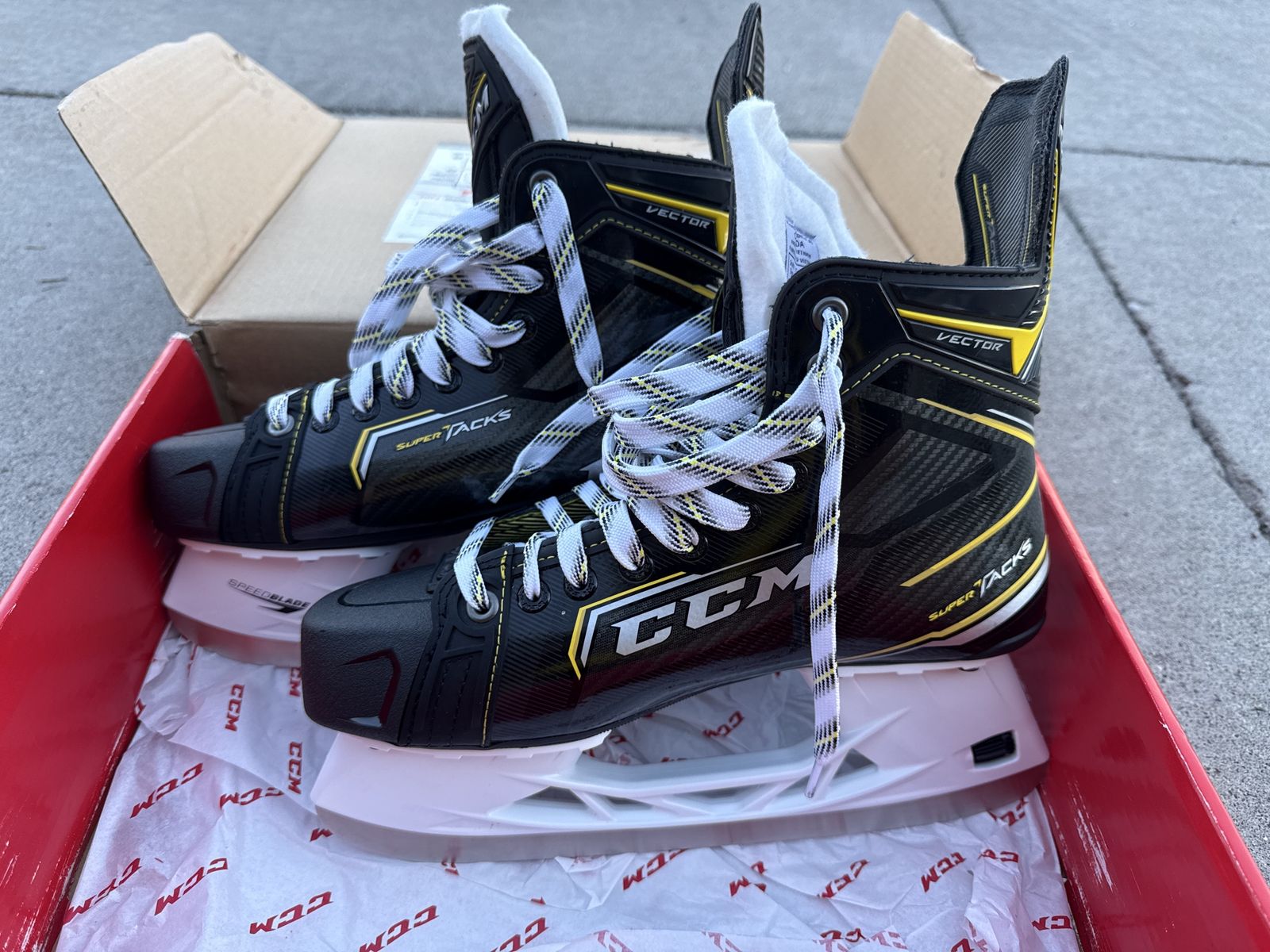 CCM Super Tracks Vector Hockey Skates