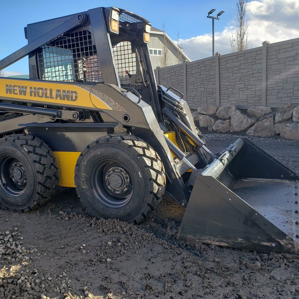 New holland skidsteer loader