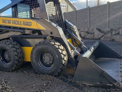New holland skidsteer loader