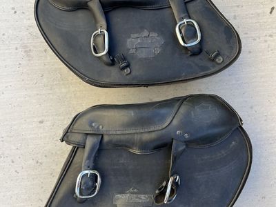 Harley Davidson Motorcycle Hard-Sided Leather Saddlebags Set