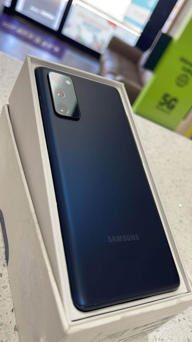 Samsung Galaxy S20FE 5G - 128GB - Unlocked