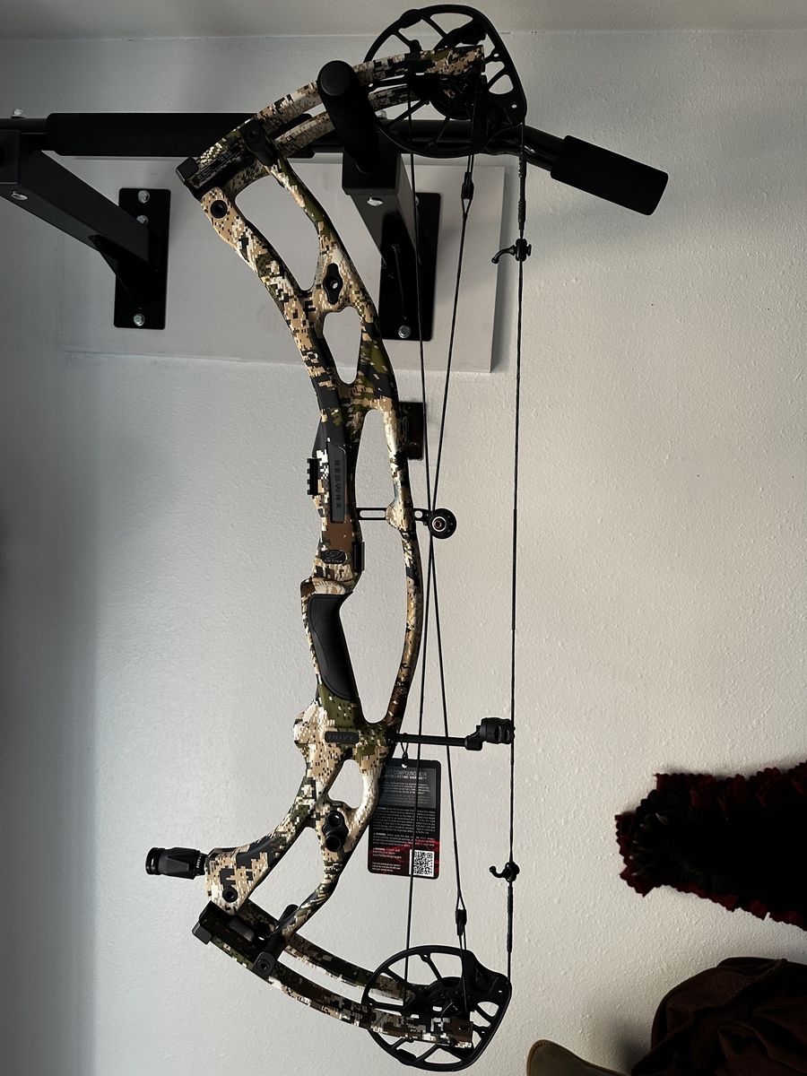 Hoyt REDWRX Carbon RX-9 Ultra Bow -  Subalpine Camo - 60-70lbs