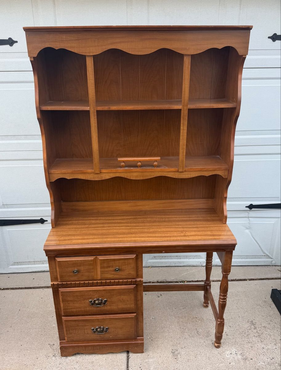 Darling desk