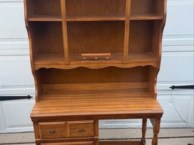 Darling desk