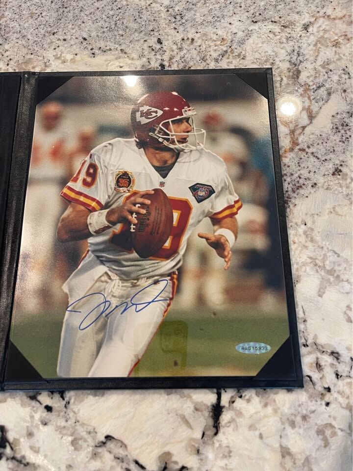 JOE MONTANA Autographed Signed 8 x 10 Upper deck