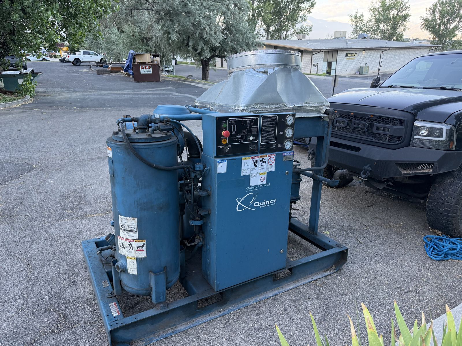 Quincy QSI-245 industrial rotary screw air compressor