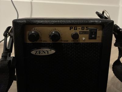 Zeny PG-05 Portable Mini Electric Guitar Amp