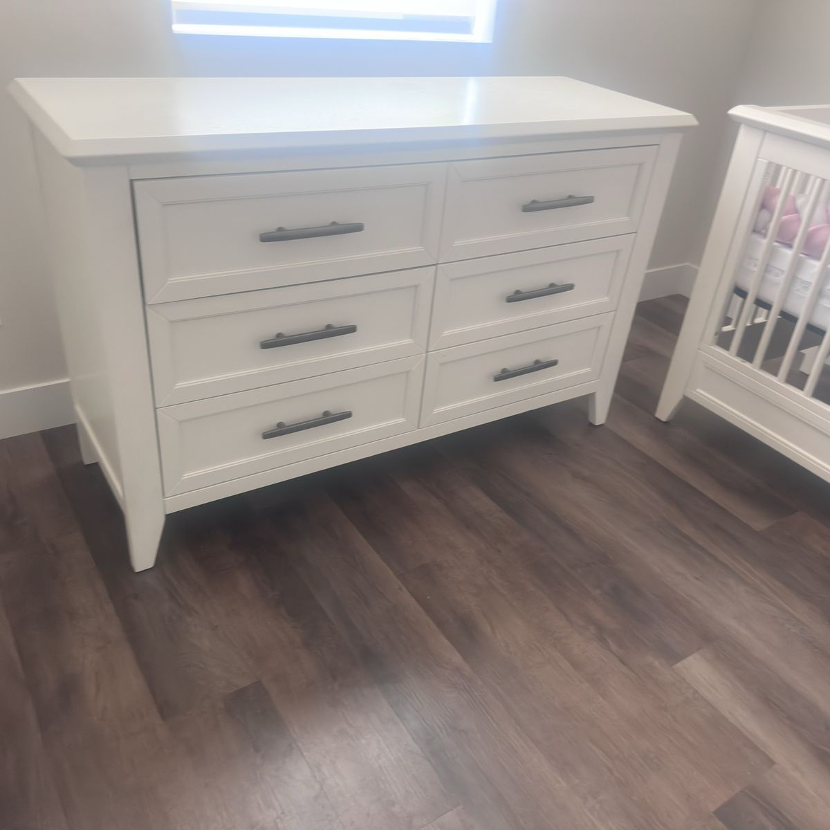 Million Dollar Baby Co. White Nursery Set: Convertible Crib & 6-Drawer Dresser - Excellent Condition