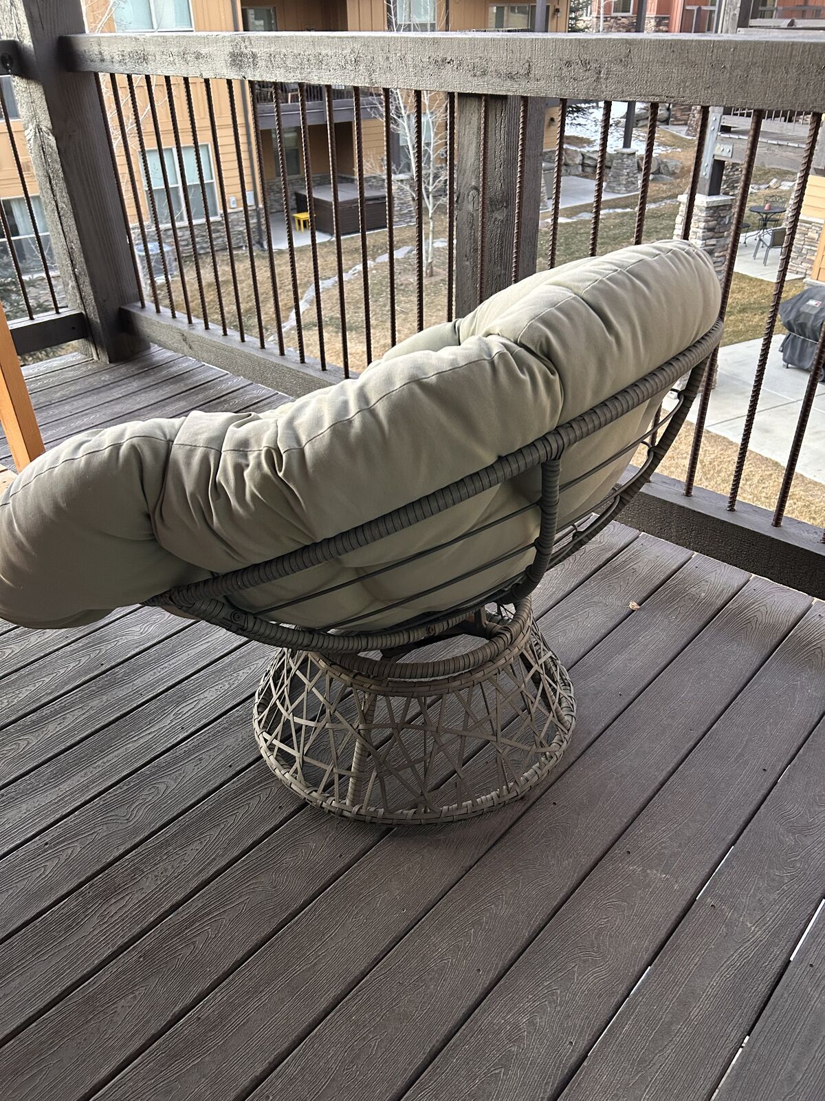 Swivel Outdoor Lounge Chair