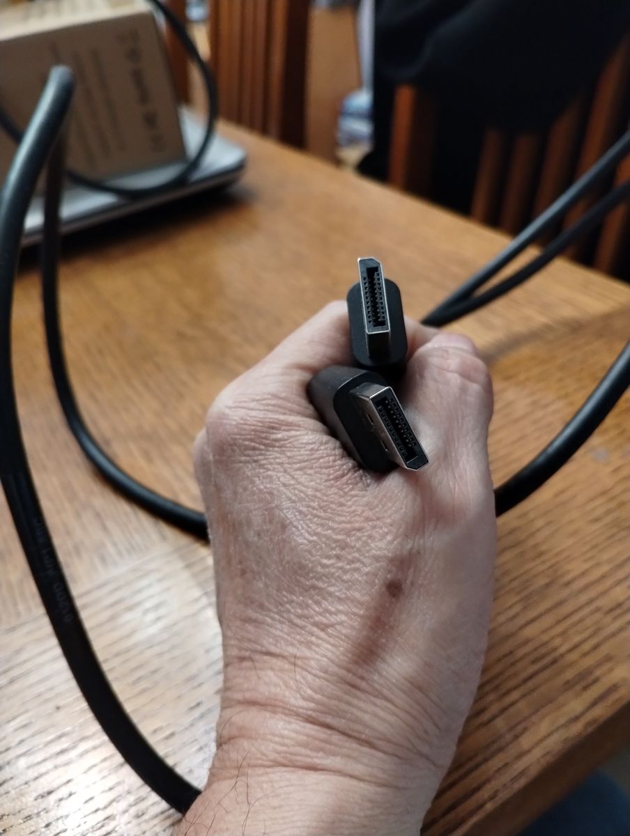 Display port - male to male cable