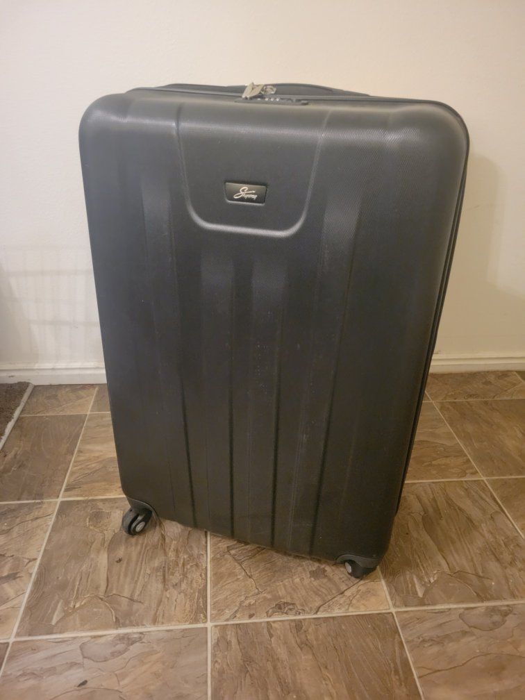 Skyway Nimbus 2.0- Black hardside luggage