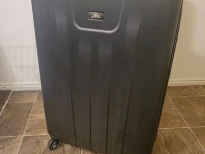 Skyway Nimbus 2.0- Black hardside luggage