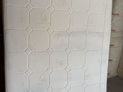 Health Care Queen Memory Foam Mattress & Box Spring - Excellent Condition, No Stains