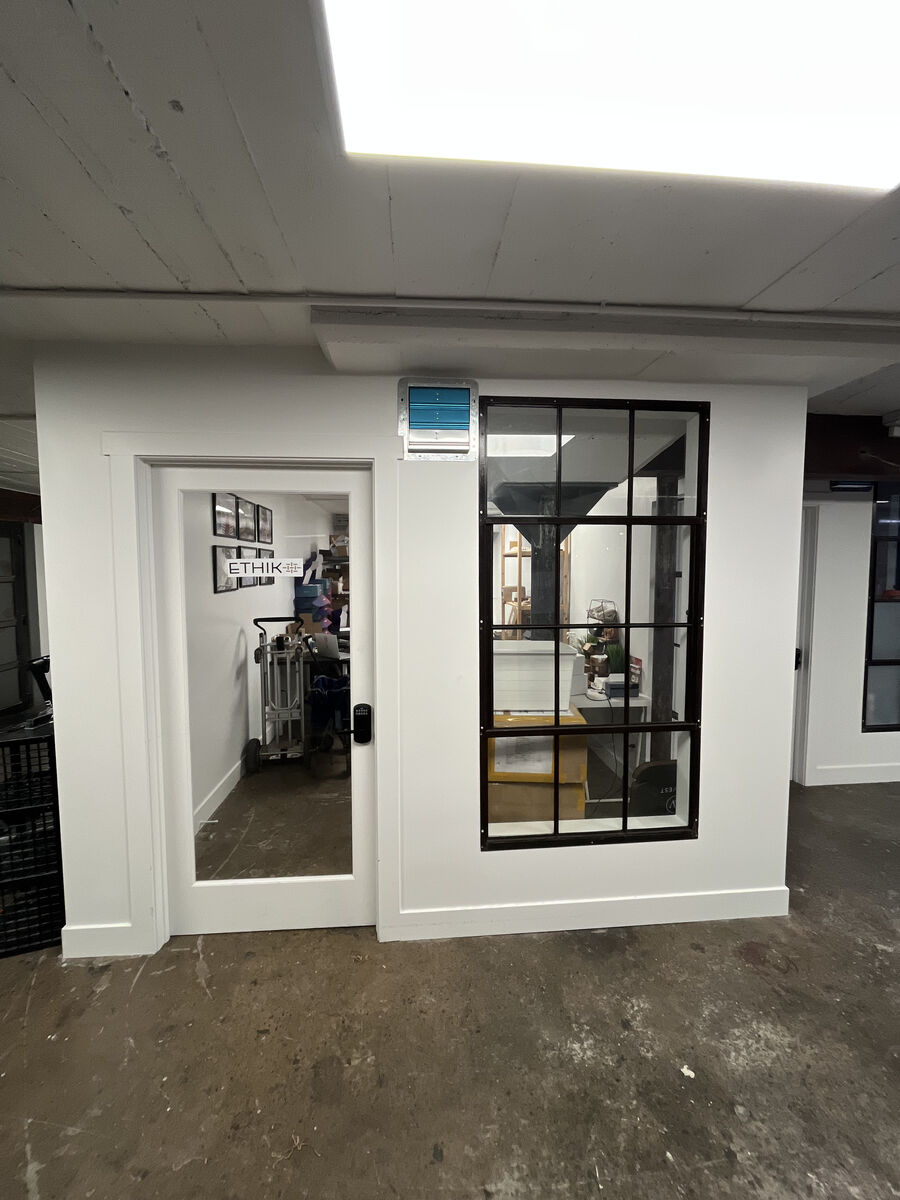 Bright Building Ste 013