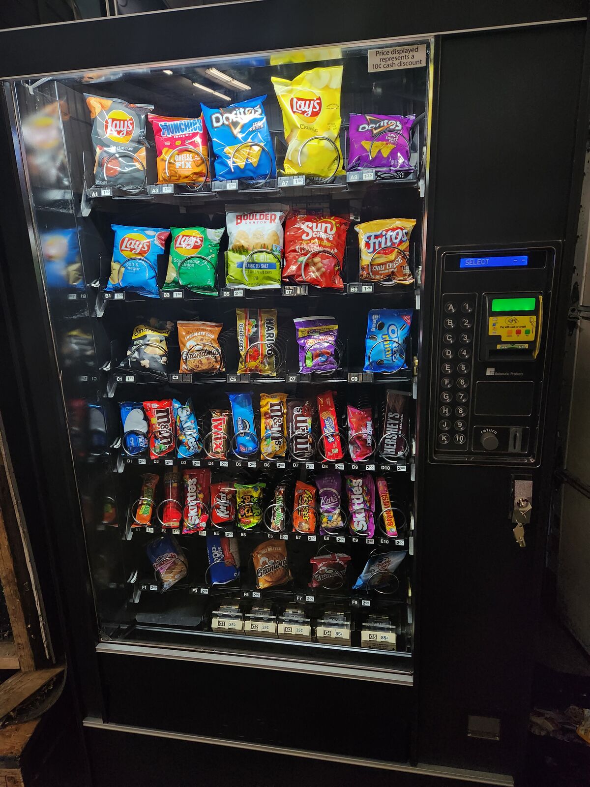 Free Delivery and Warranty!!! Snack Vending Machine with Credit Card Reader and Tap to Pay