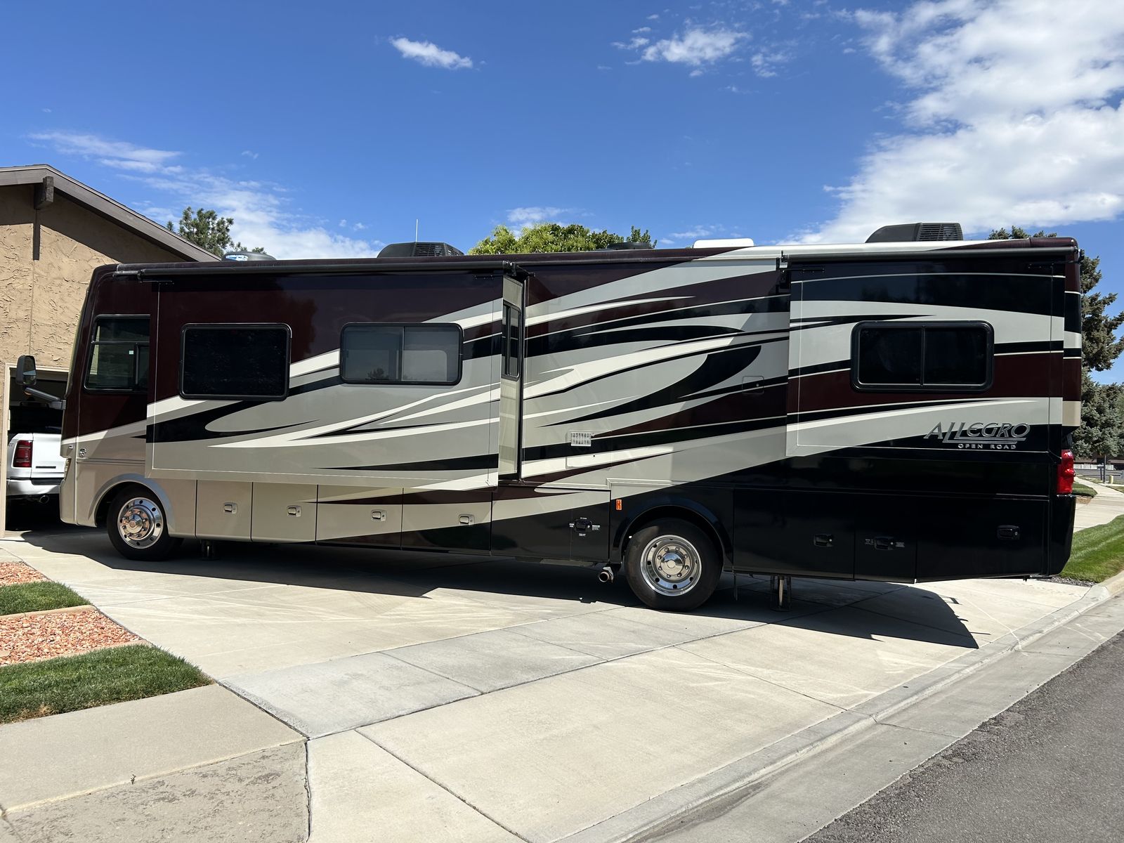 Premium Tiffin Allegro motorhome for sale