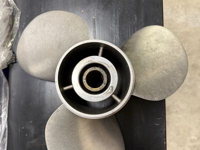 Mercury Marine Bravo Two Stainless Steel Propeller 17 3/4 x 21 Pitch 3-Blade LH 48-18617A6