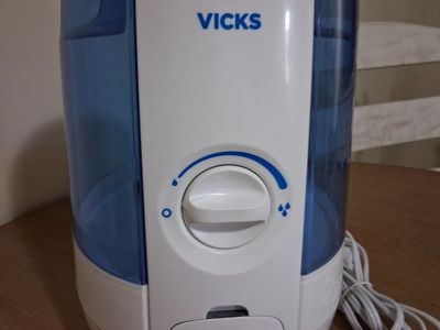 Vicks VapoSteam cool Mist Humidifier - White/Blue - Vaporizer for Congestion Relief