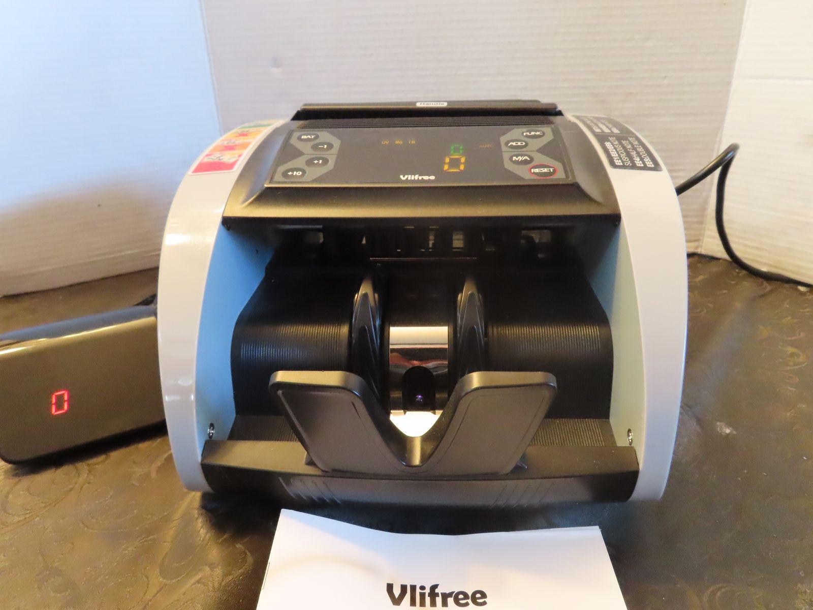 Bill counter and cash tray