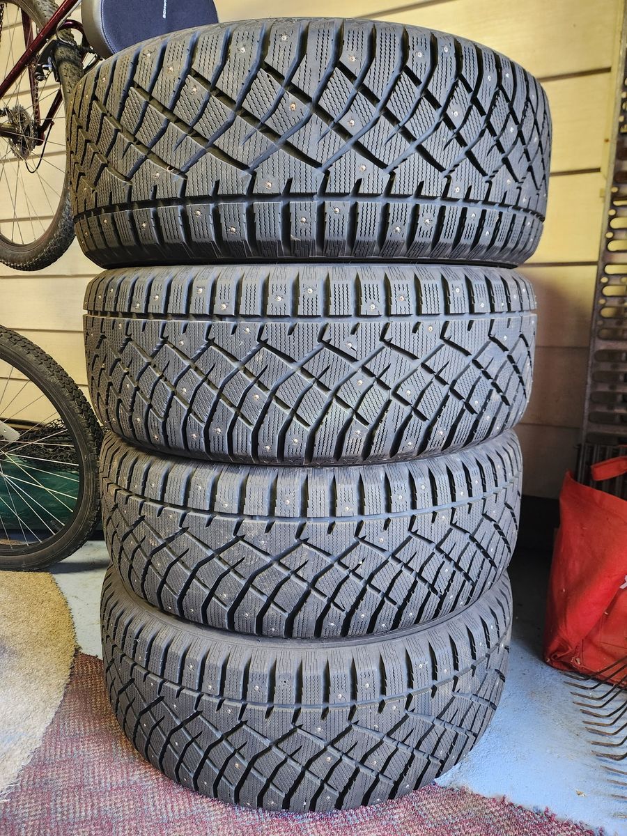 Set of 4 Arctic Claw Winter WXI 245/55R19 Studded Winter Tires