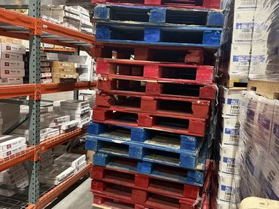 Heavy duty wood pallets