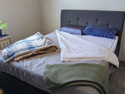 IDANÄS Upholstered Storage Bed – Queen (Dark Gray)