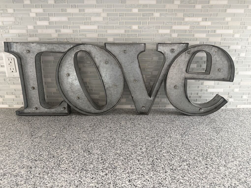 LOVE (light Up Decor)