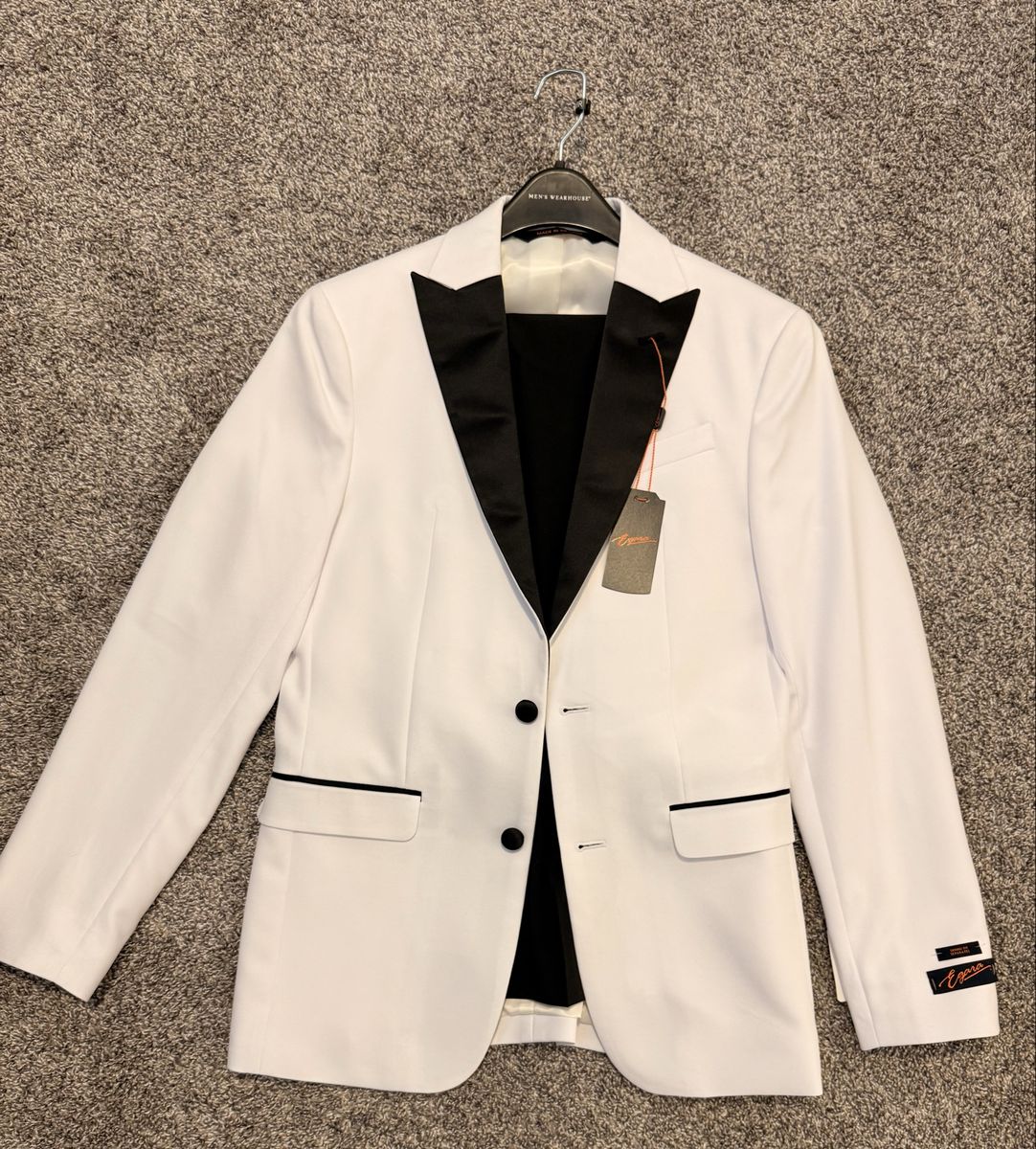 Brand New Egana Suit – Perfect for Prom