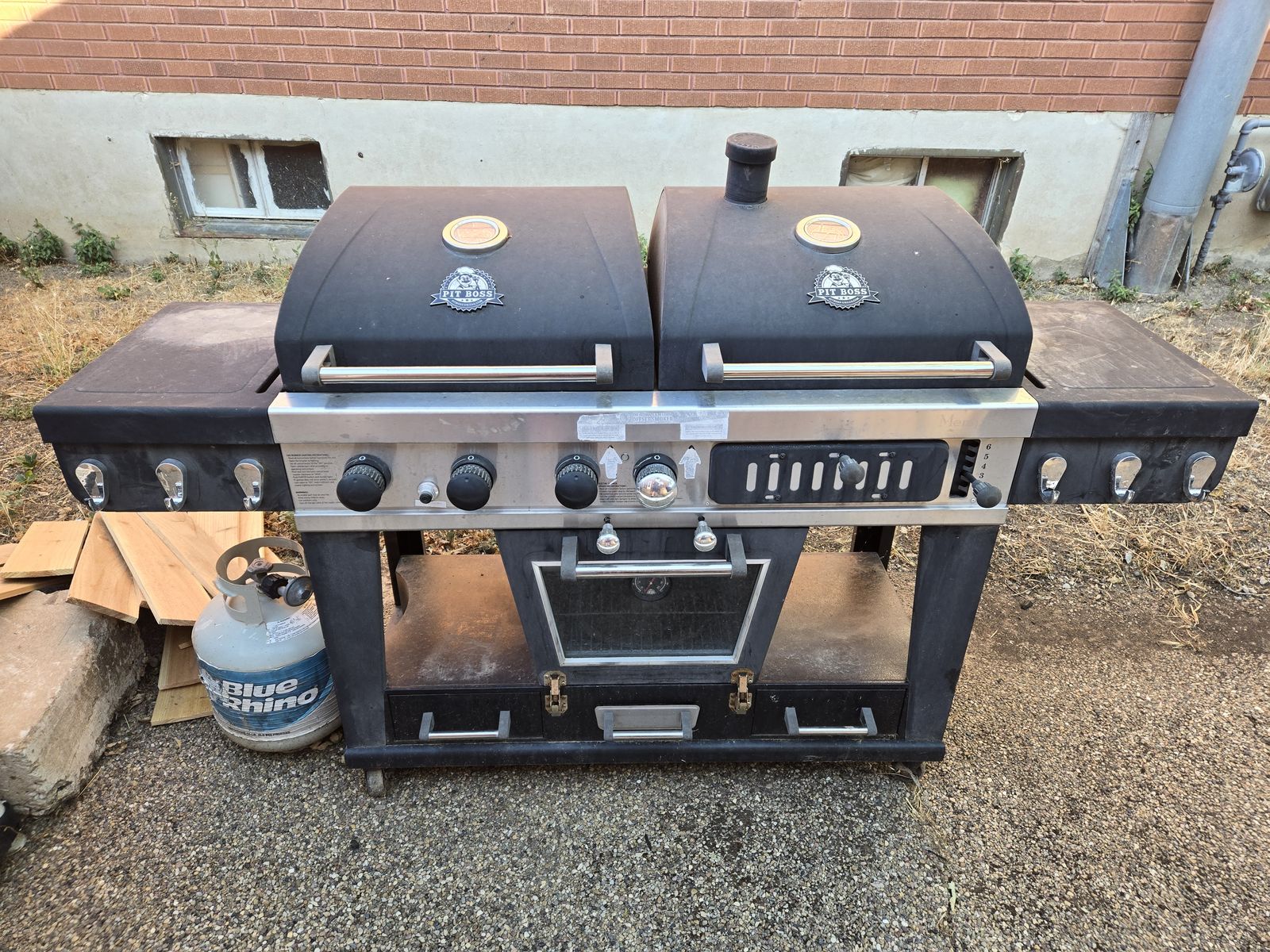 Pit Boss Memphis Ultimate Grill and Smoker